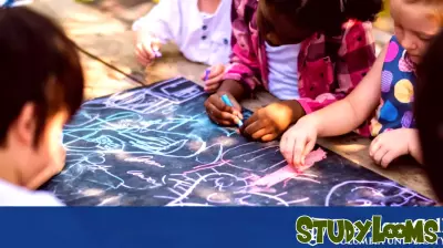 Expanding Access to Art Education Through Innovative Mobile Projects